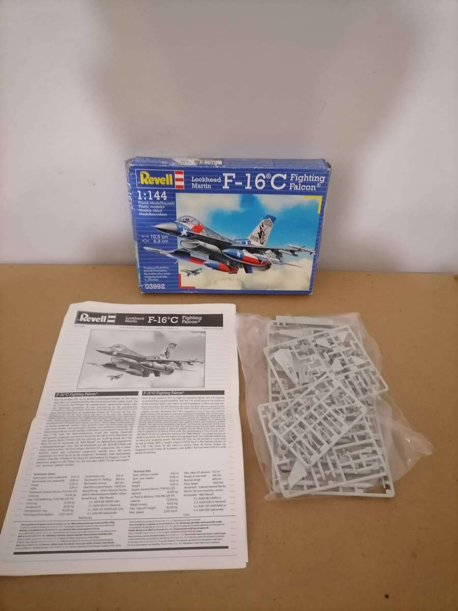Revell 03992 - 1/144 Lockheed Martin F-16C Fighting Falcon - New