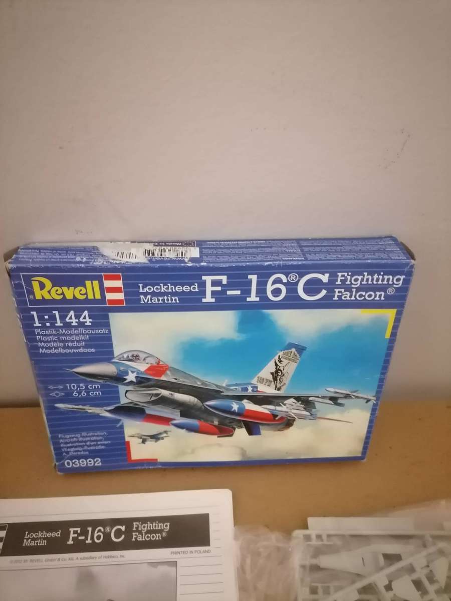Revell 03992 - 1/144 Lockheed Martin F-16C Fighting Falcon - New
