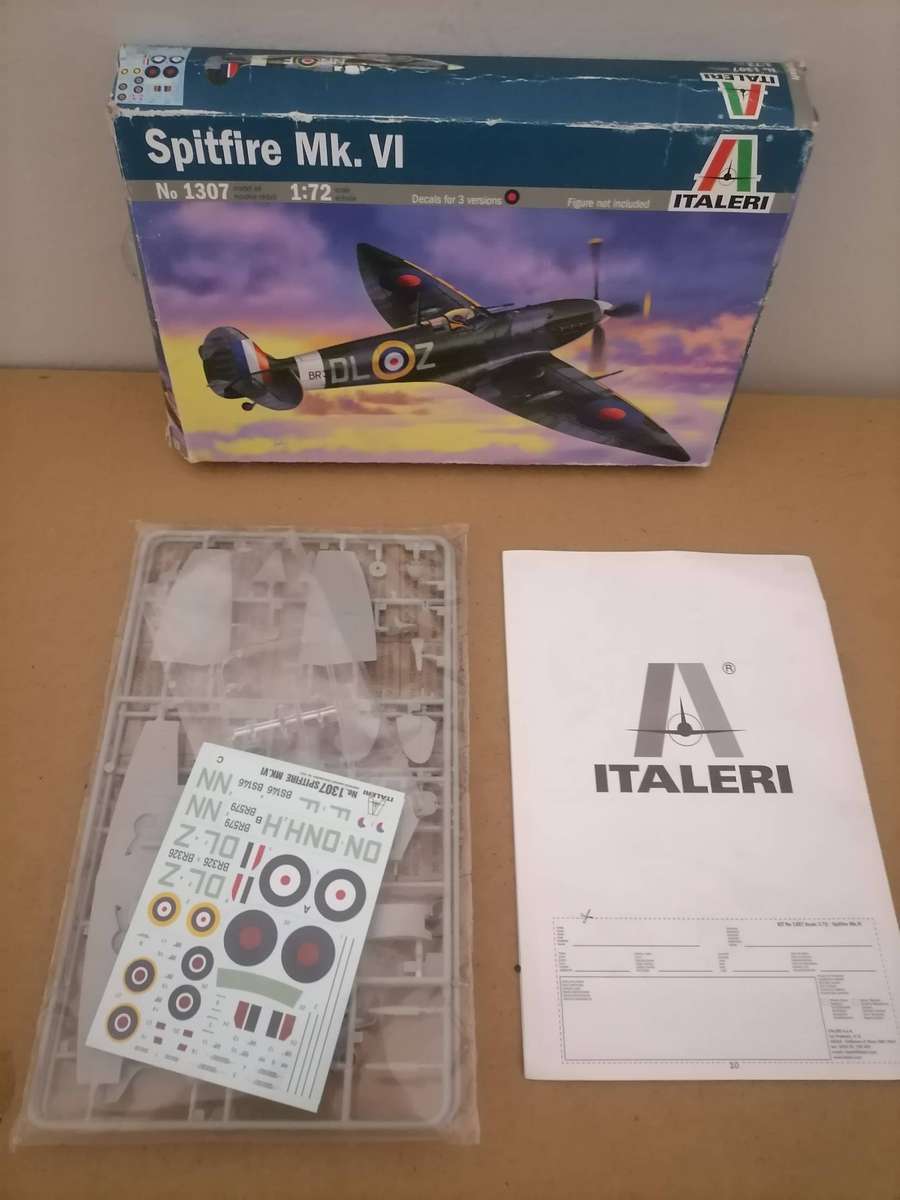Italeri 1/72 1307 WWII Royal Air Force Spitfire Mk.VI Fighter NEW