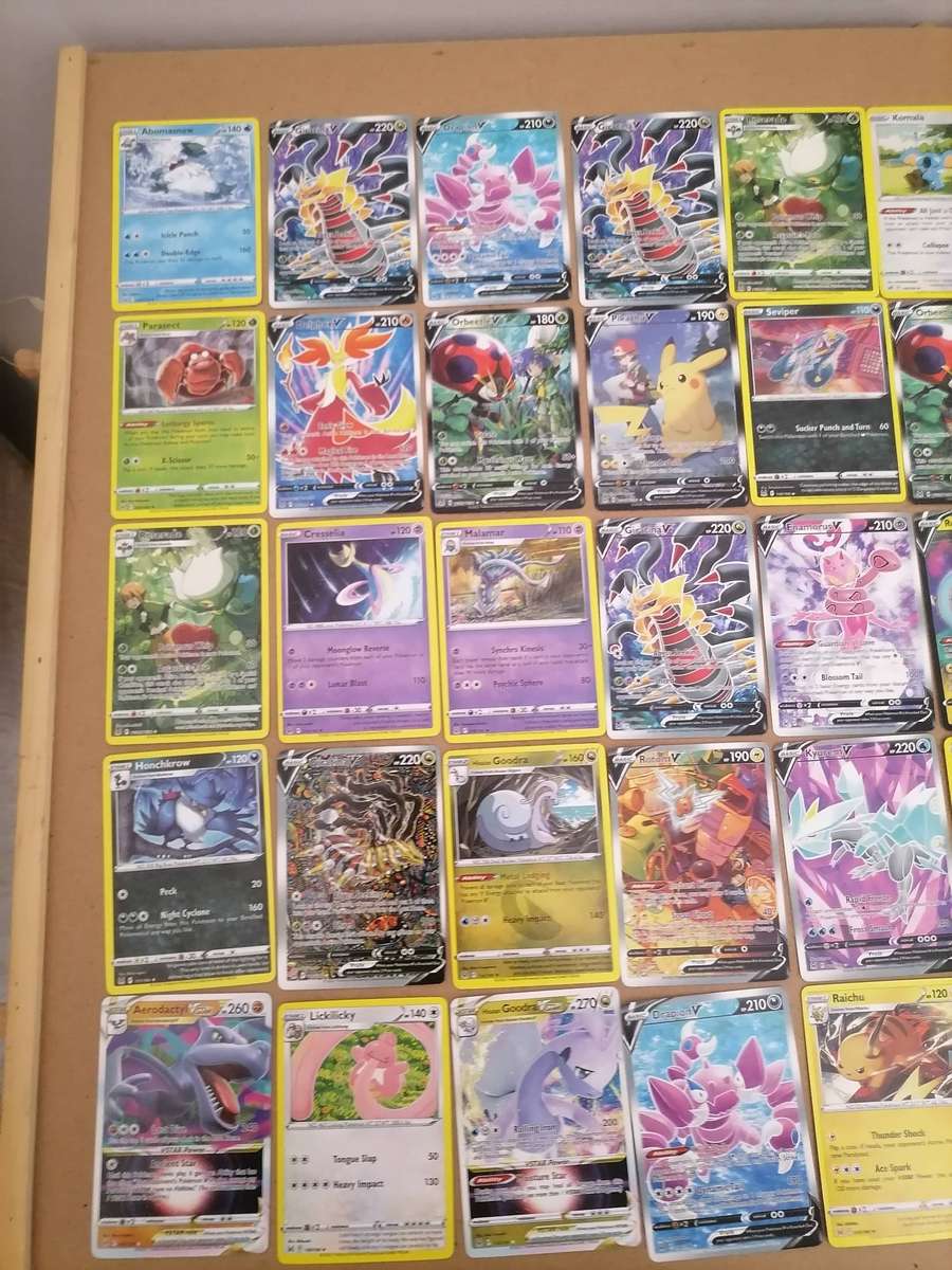 90 Pokémon Cards 2022 Nintendo - 100% ORIGINAL - 81 Normal Cards - 9 Holo Cards AMAZING CONDITION