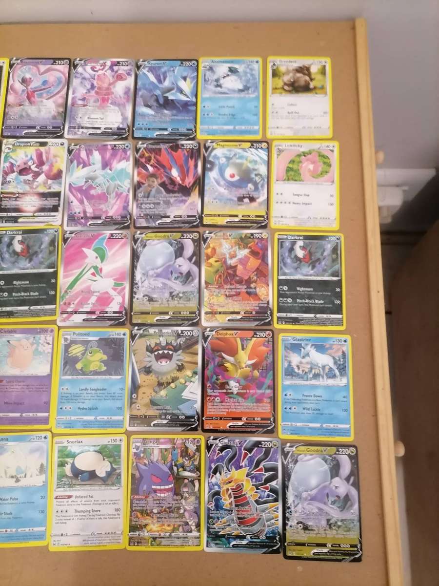 90 Pokémon Cards 2022 Nintendo - 100% ORIGINAL - 81 Normal Cards - 9 Holo Cards AMAZING CONDITION