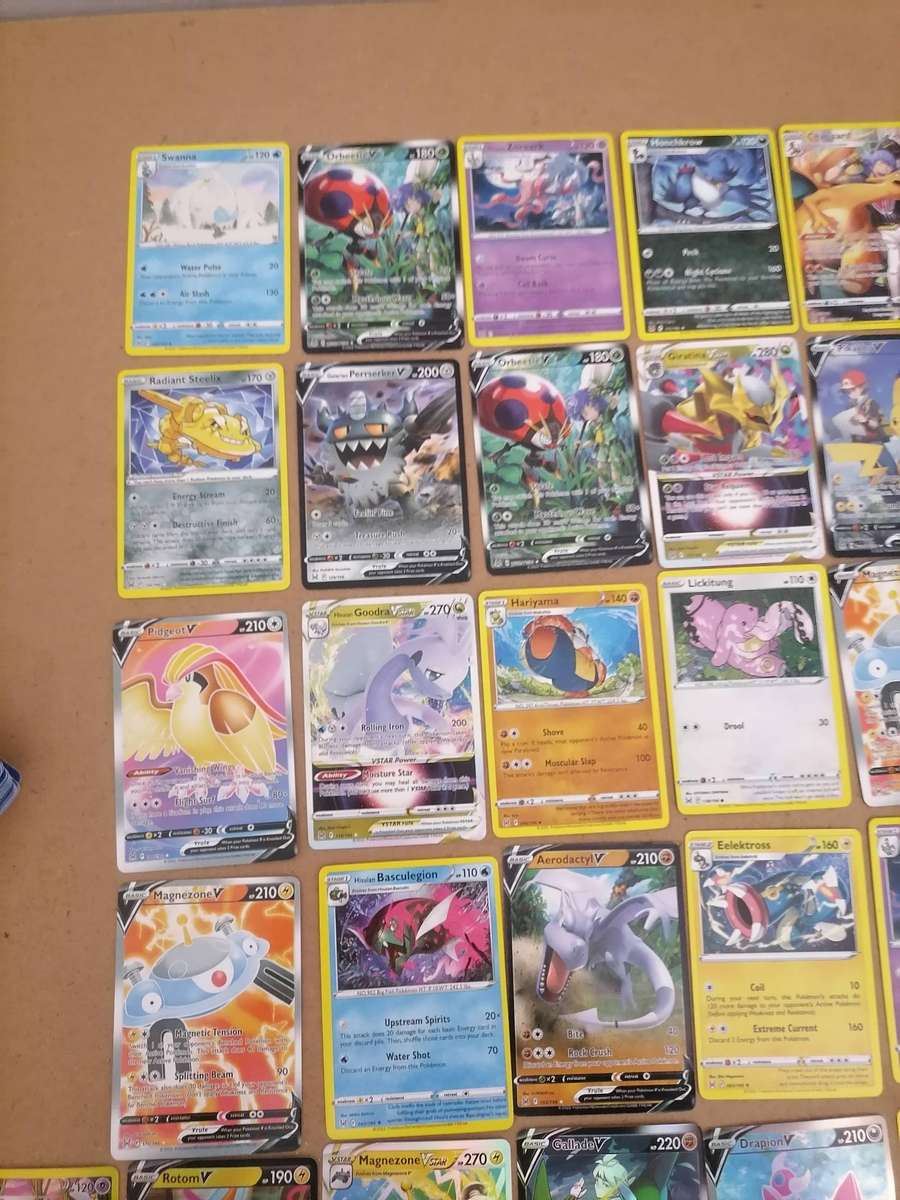 90 Pokémon Cards 2022 Nintendo - 100% ORIGINAL - 81 Normal Cards - 9 Holo Cards AMAZING CONDITION