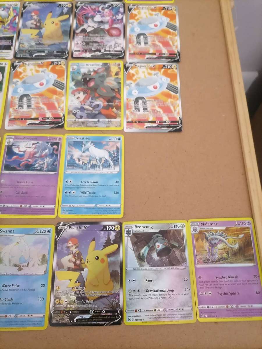 90 Pokémon Cards 2022 Nintendo - 100% ORIGINAL - 81 Normal Cards - 9 Holo Cards AMAZING CONDITION