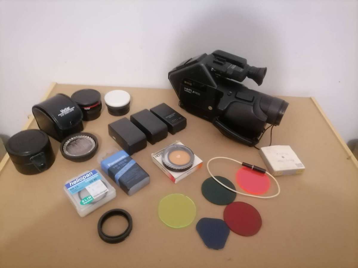 Panasonic NV-MS95B S-VHS Digital Video Camera Camcorder - 2 Lenses - 4 Batteries and Extras NOT TEST