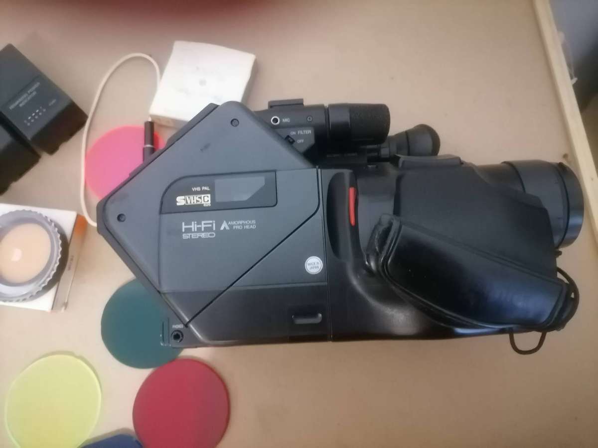 Panasonic NV-MS95B S-VHS Digital Video Camera Camcorder - 2 Lenses - 4 Batteries and Extras NOT TEST