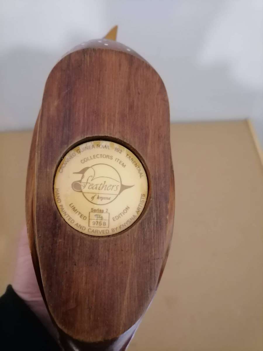 A FEATHERS OF KNYSNA WOODEN CROWNED GUINEA FOWL Limited Edition 54/975B Hand Painted & Carved 2 of 2