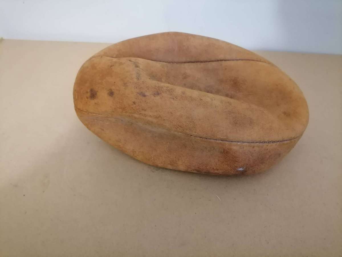 Rugby Ball: Vintage 6 Panel Leather Ball
