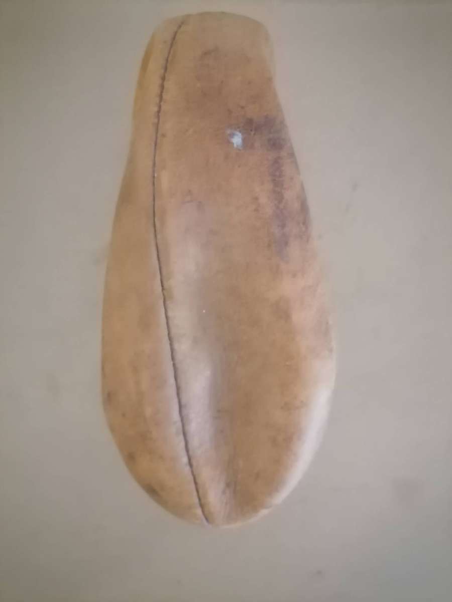 Rugby Ball: Vintage 6 Panel Leather Ball