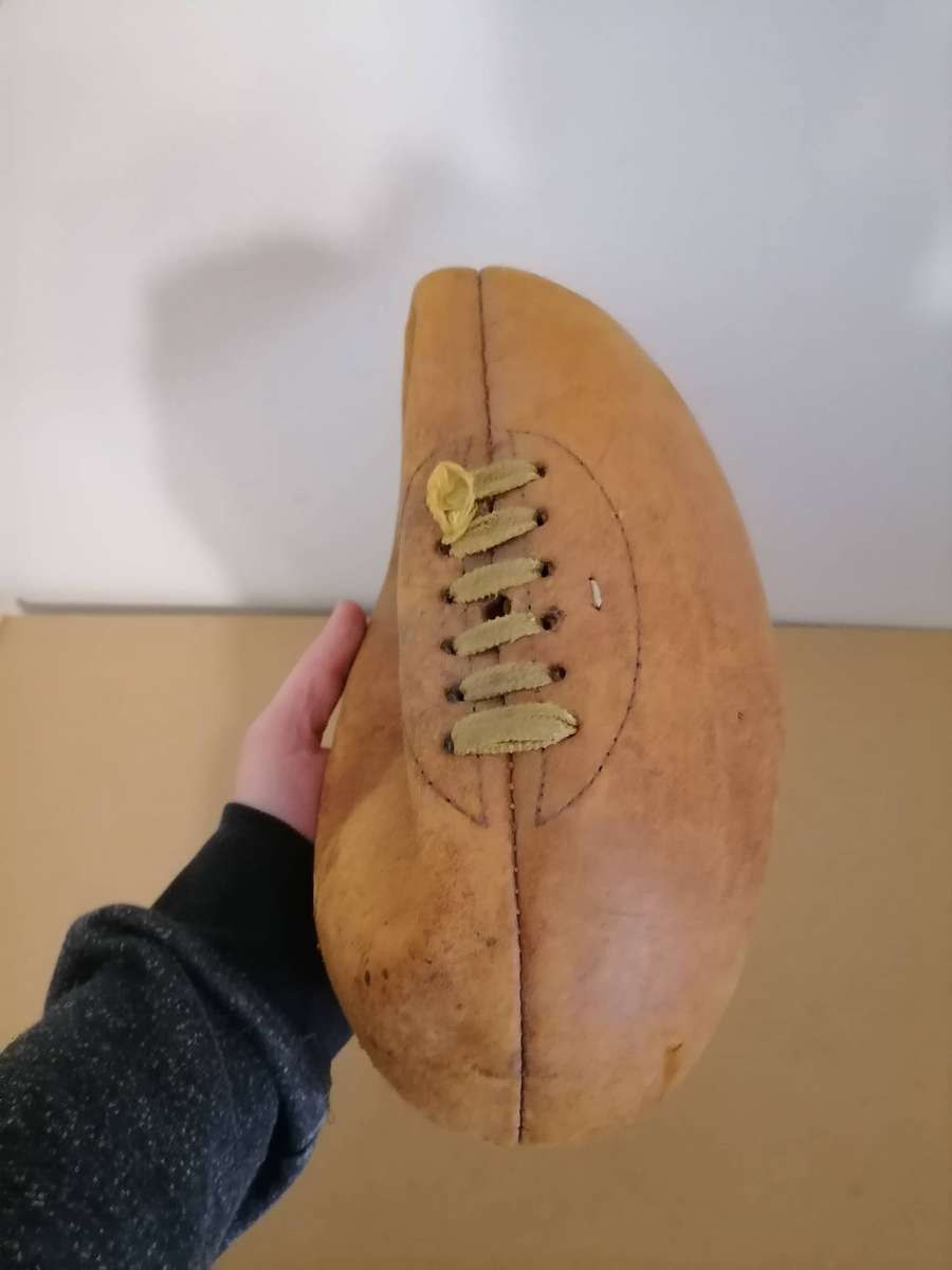 Rugby Ball: Vintage 6 Panel Leather Ball