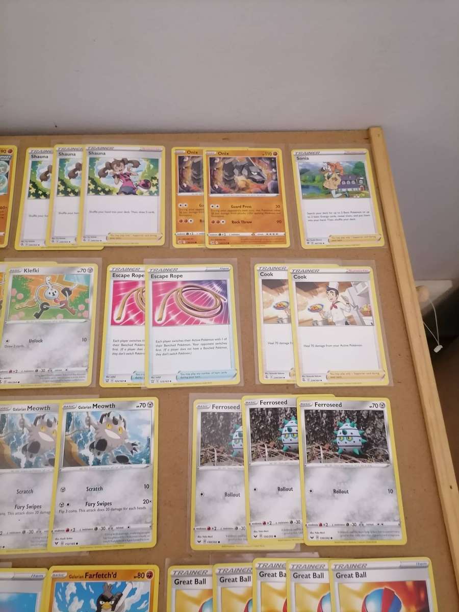 Huge Bundel of 93 Pokémon Nintendo ORIGINAL Cards - 61 2020 Cards - 27 2021 Cards - 5 2022 Cards