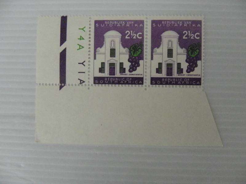 RSA 1st Definitive Series (1961) - 2 1/2 c Mint Corner Pair