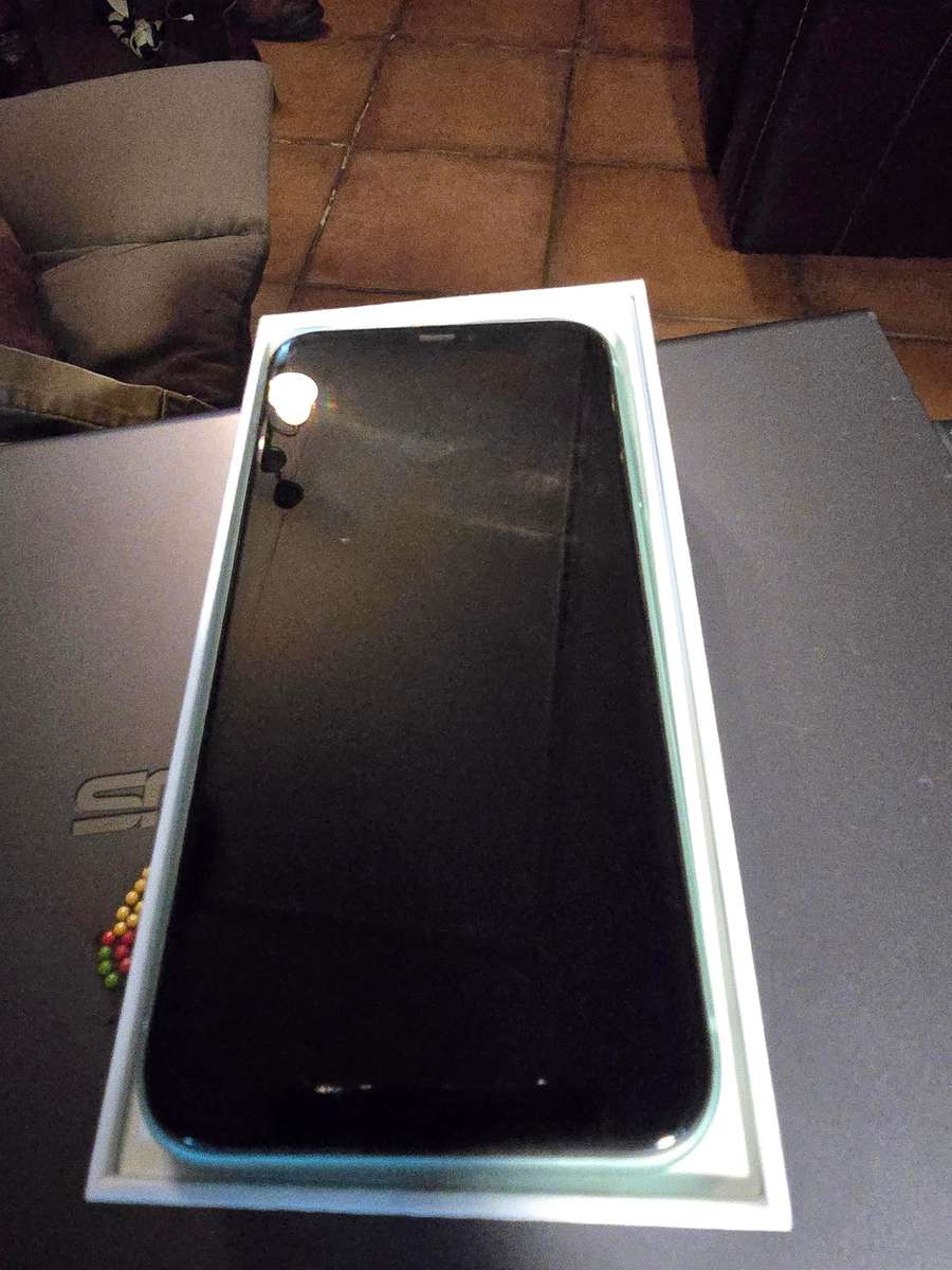 Apple Iphone 11 - 64gb Green - excellent condition