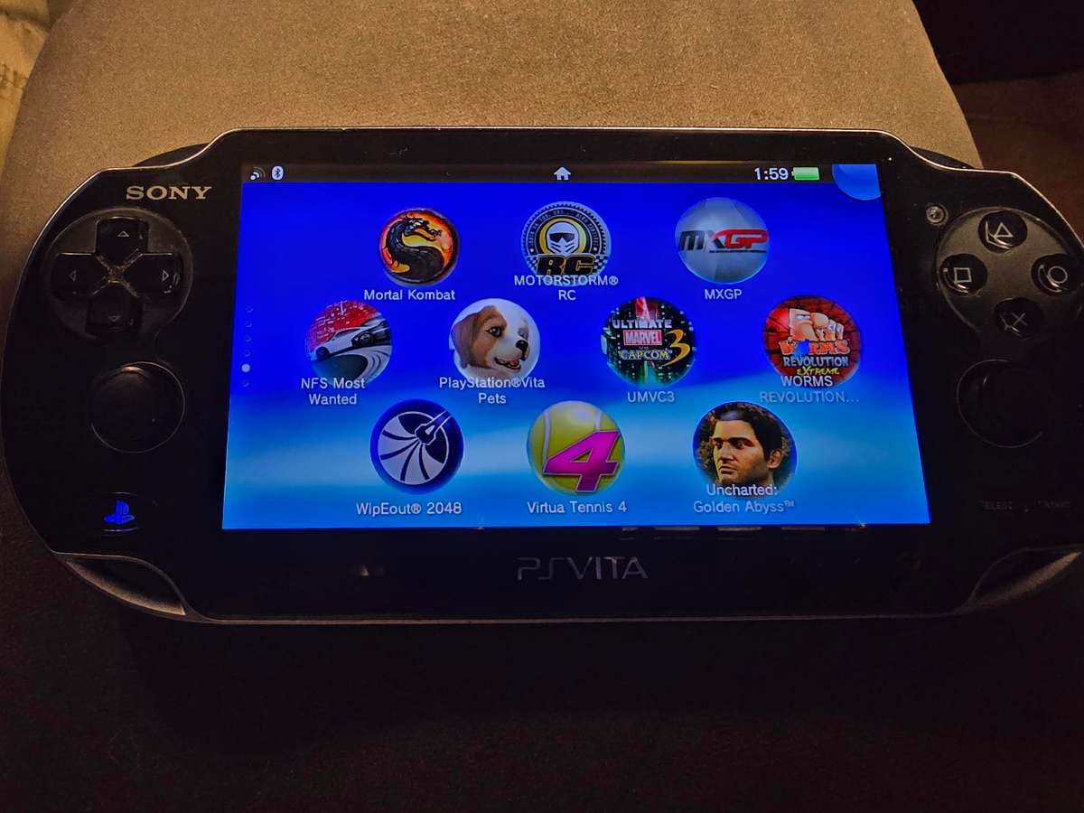 Sony PS Vita (C01) - console with 128gb Memory Card