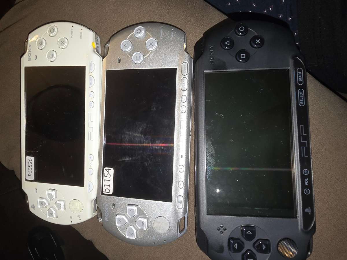 2 x PSP 3000,  1 x PSP STREET - JOBLOT - varying issues on 3 devices (see description)