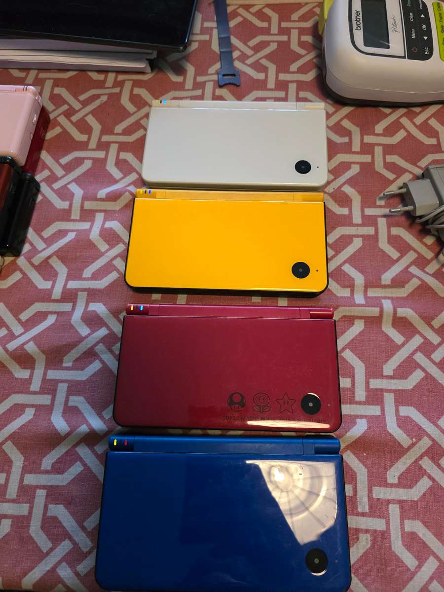 JOBLOT - 4 x Nintendo DS LL (Large version japanese)