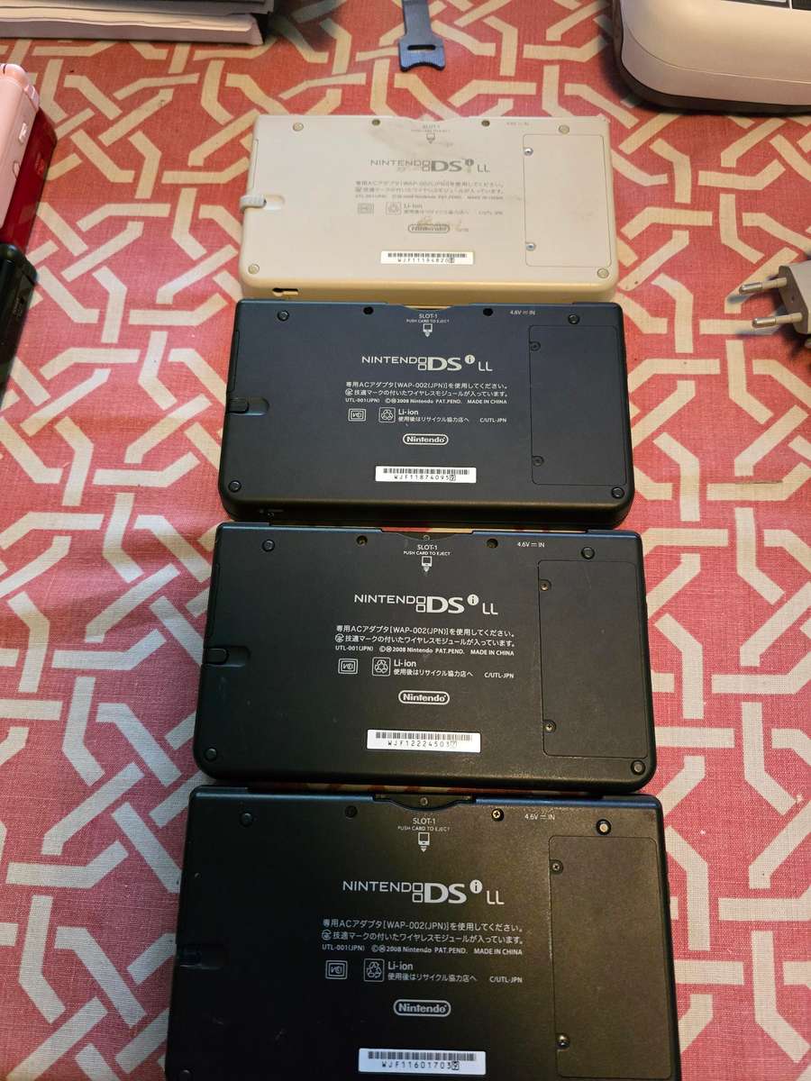 JOBLOT - 4 x Nintendo DS LL (Large version japanese)