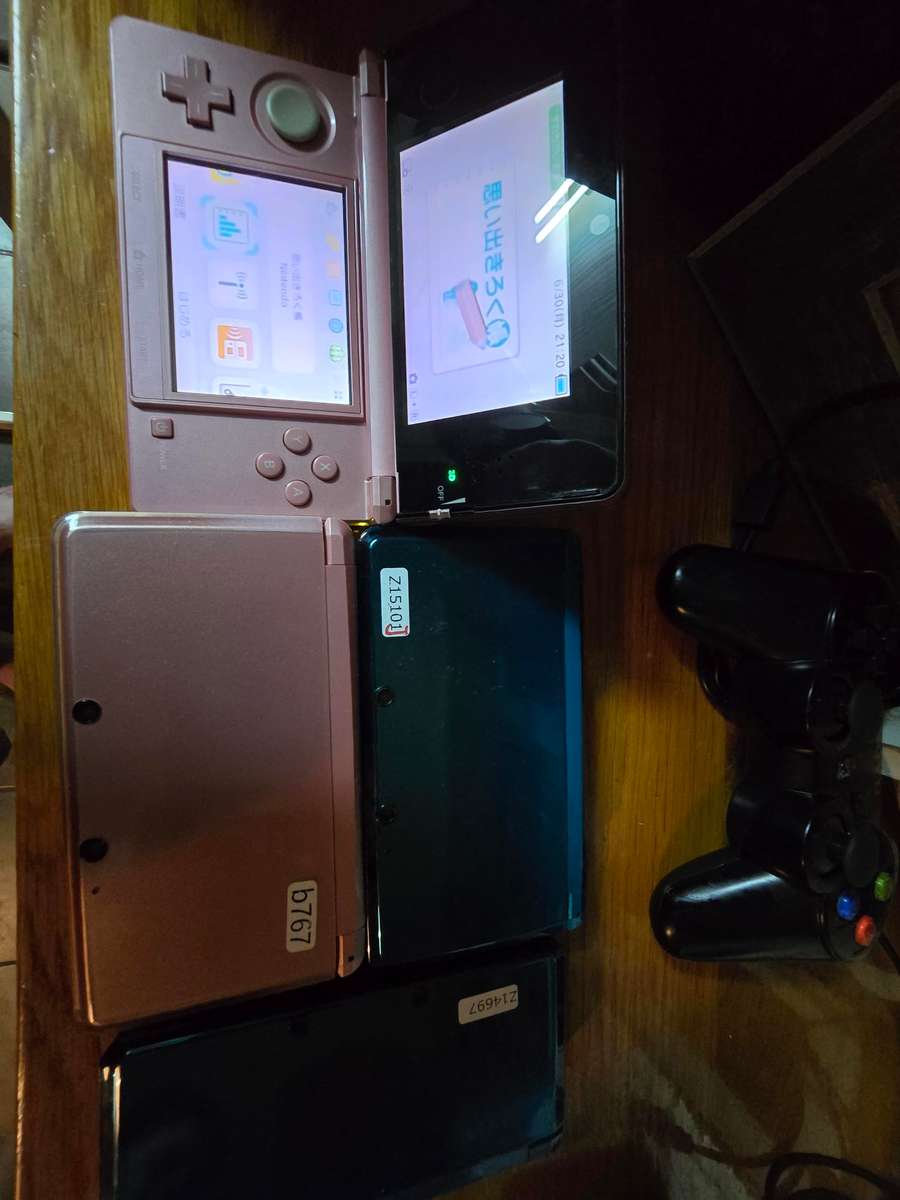 JOBLOT - 4 x Japanese Nintendo 3DS Consoles - please see description