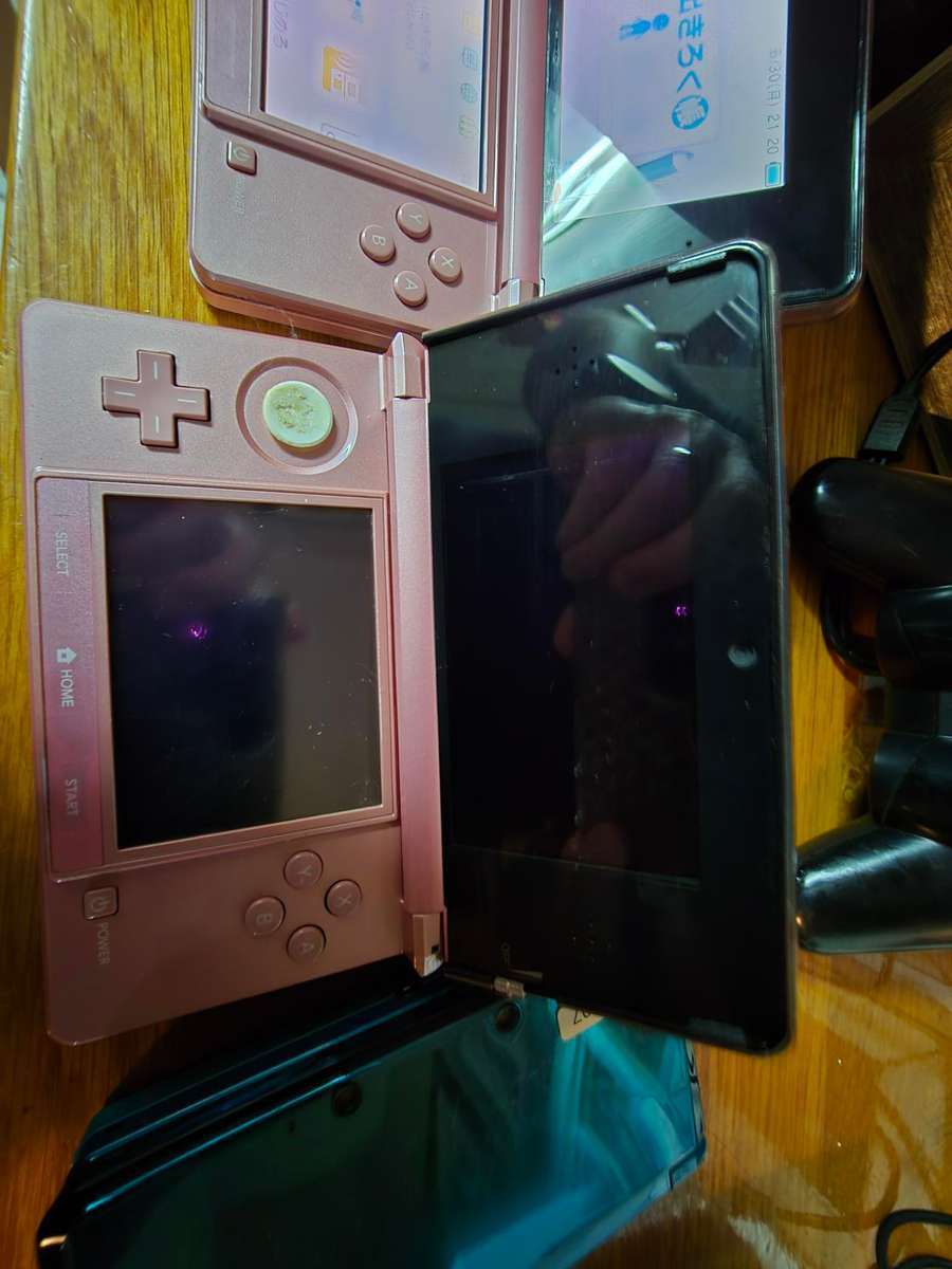 JOBLOT - 4 x Japanese Nintendo 3DS Consoles - please see description