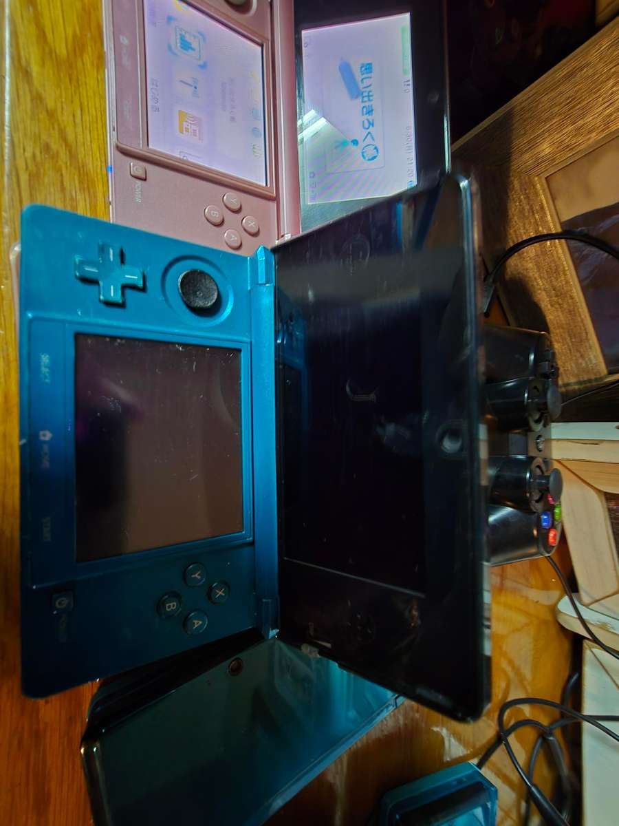 JOBLOT - 4 x Japanese Nintendo 3DS Consoles - please see description