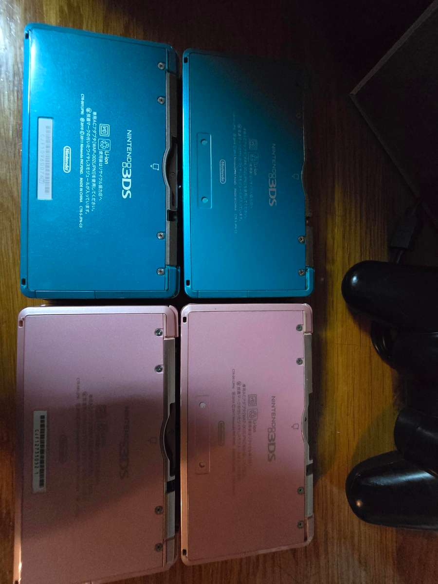 JOBLOT - 4 x Japanese Nintendo 3DS Consoles - please see description