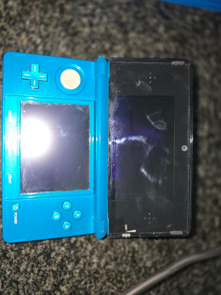 Nintendo 3DS Console - Good Condition with charger