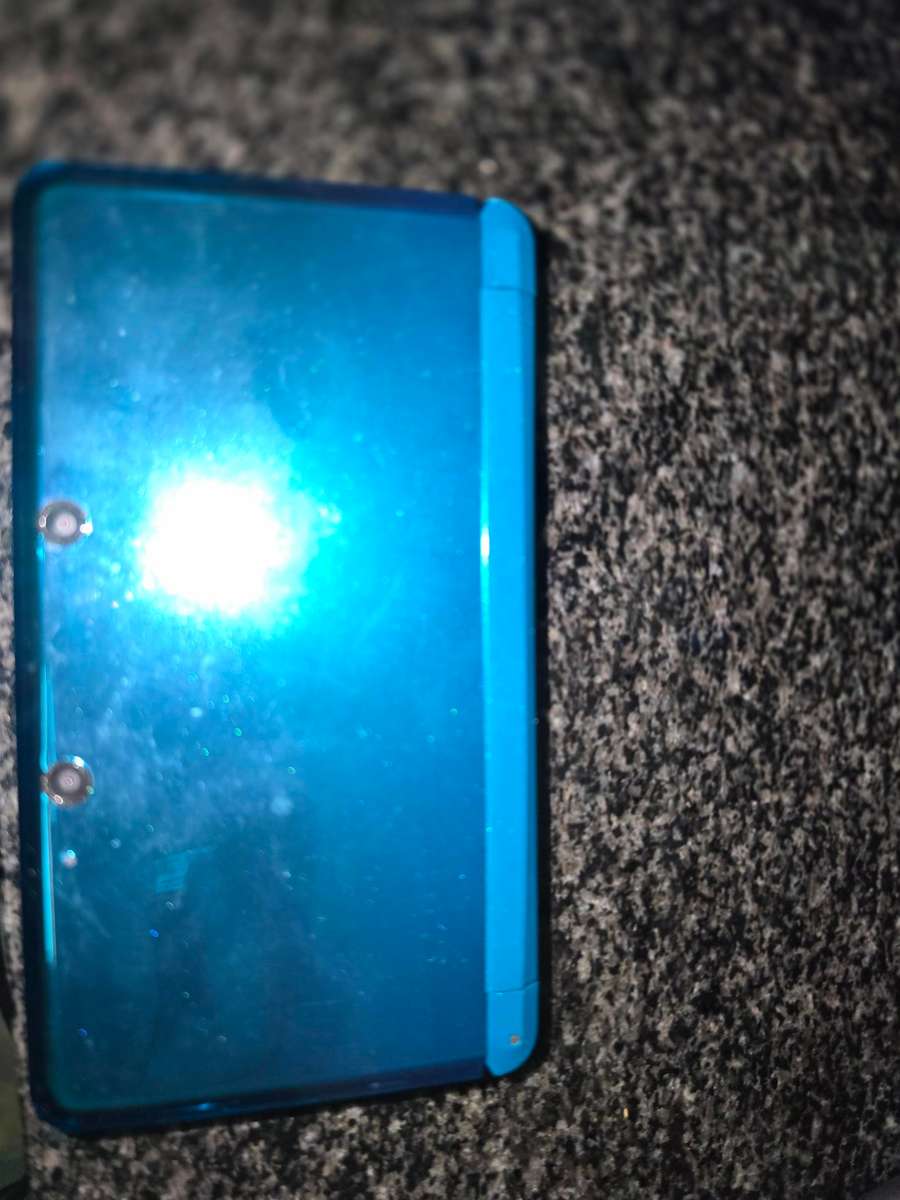 Nintendo 3DS Console - Good Condition with charger