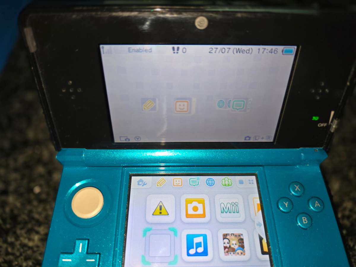 Nintendo 3DS Console - Good Condition with charger