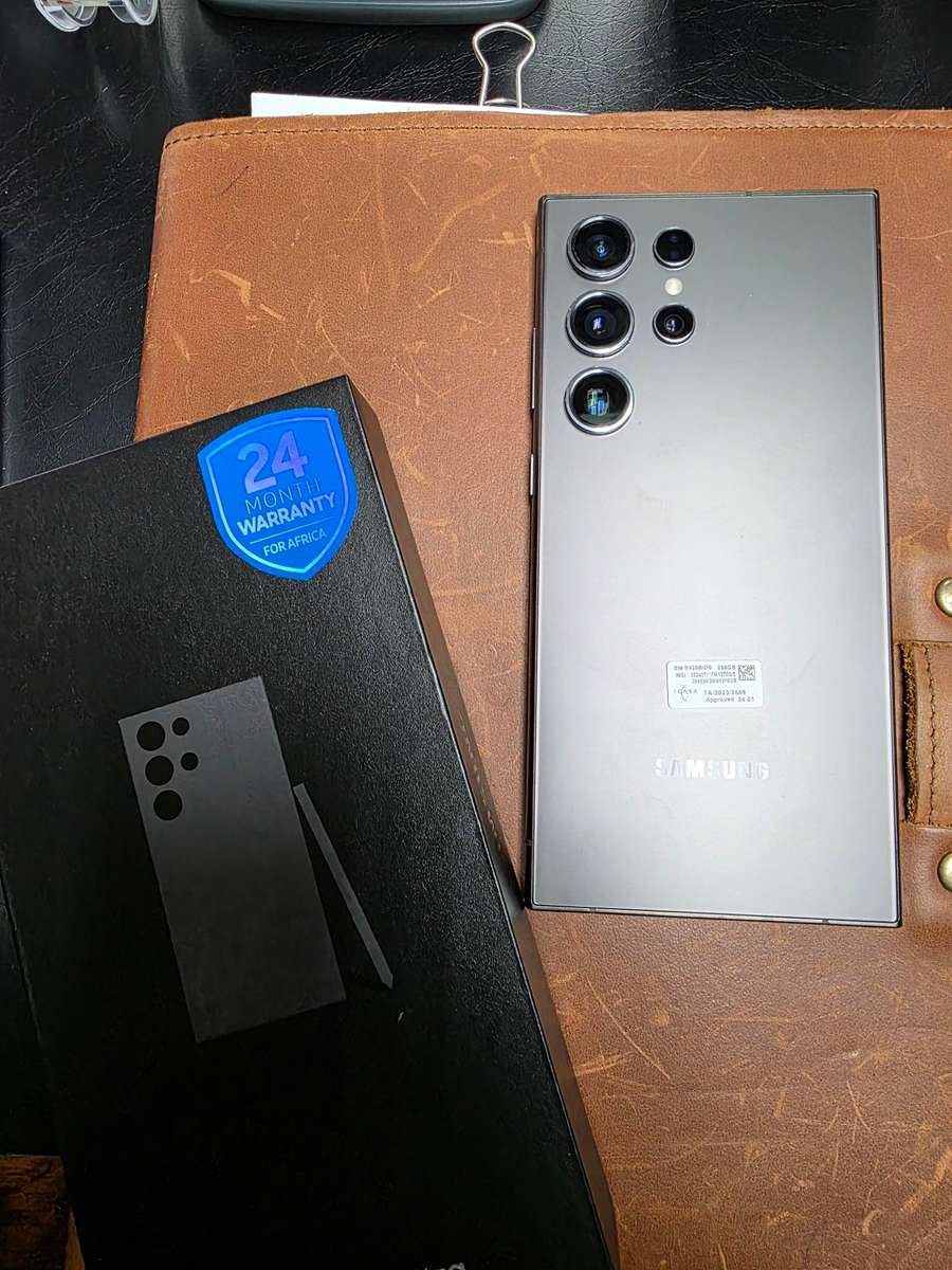 Samsung S24 Ultra 256gb - Like New - with box and cover