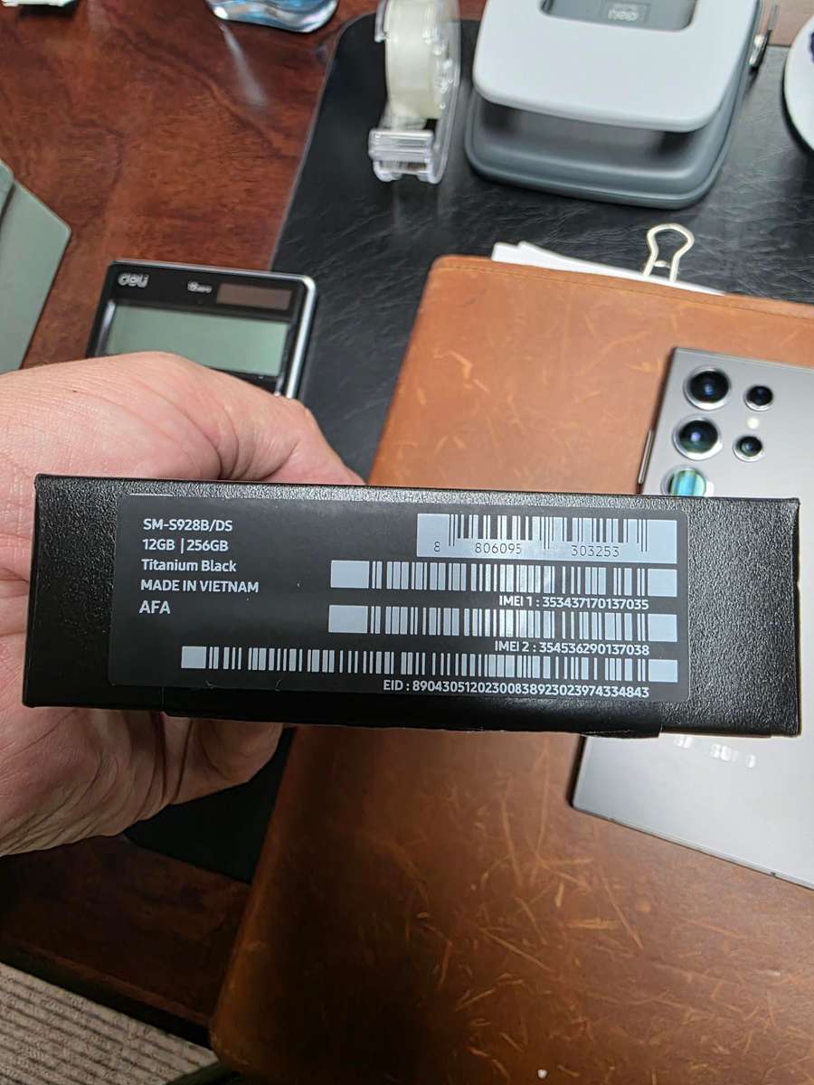 Samsung S24 Ultra 256gb - Like New - with box and cover