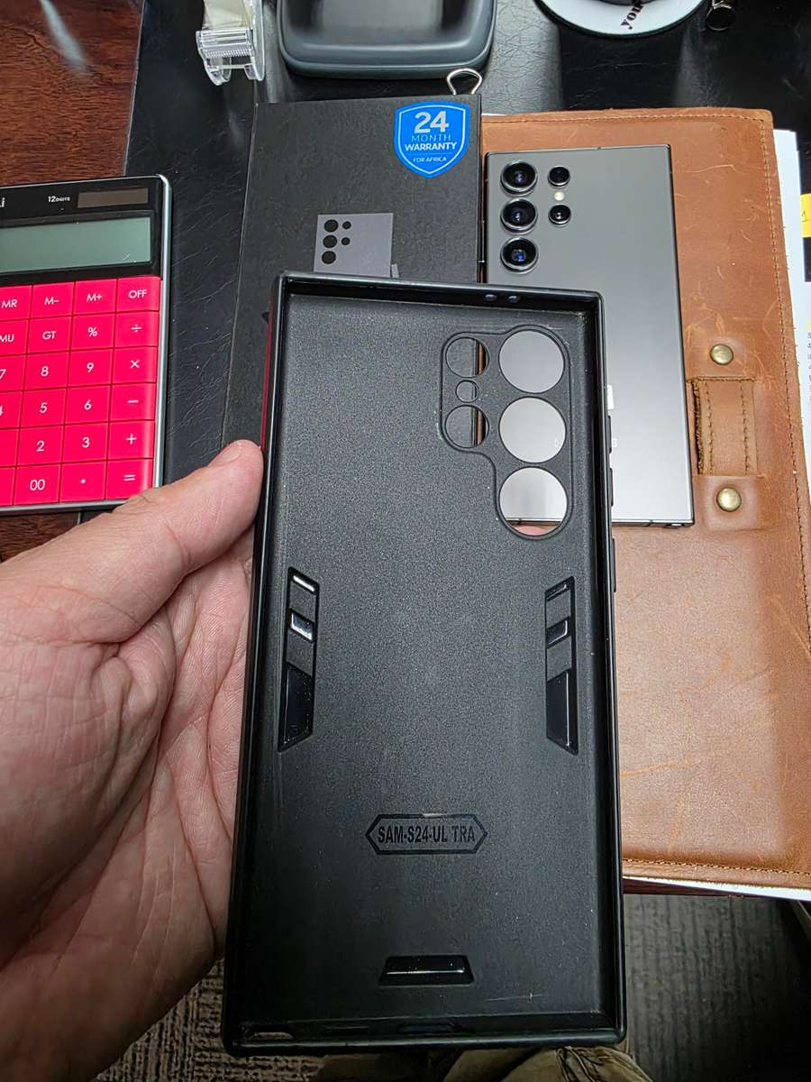 Samsung S24 Ultra 256gb - Like New - with box and cover