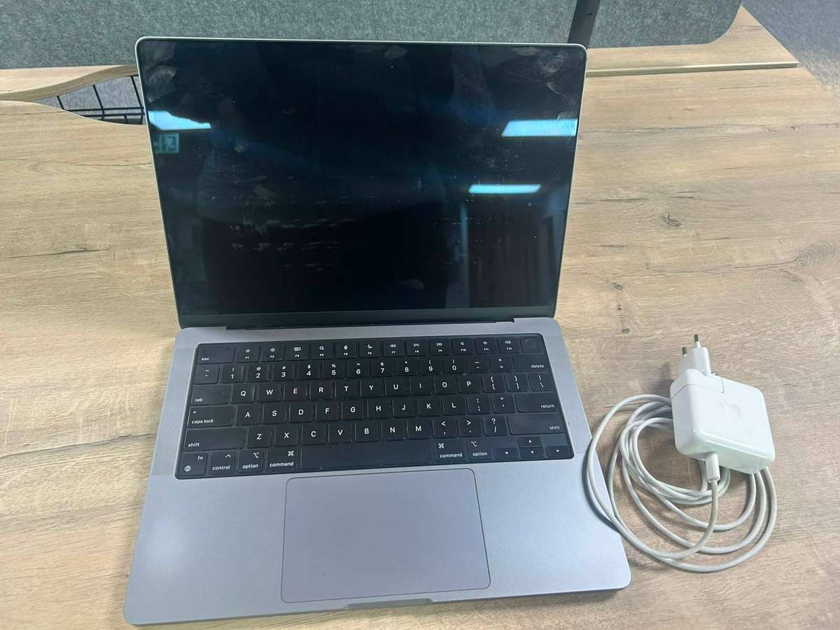 MacBook Pro 14-inch 2021 M1 Pro with a Damaged Screen