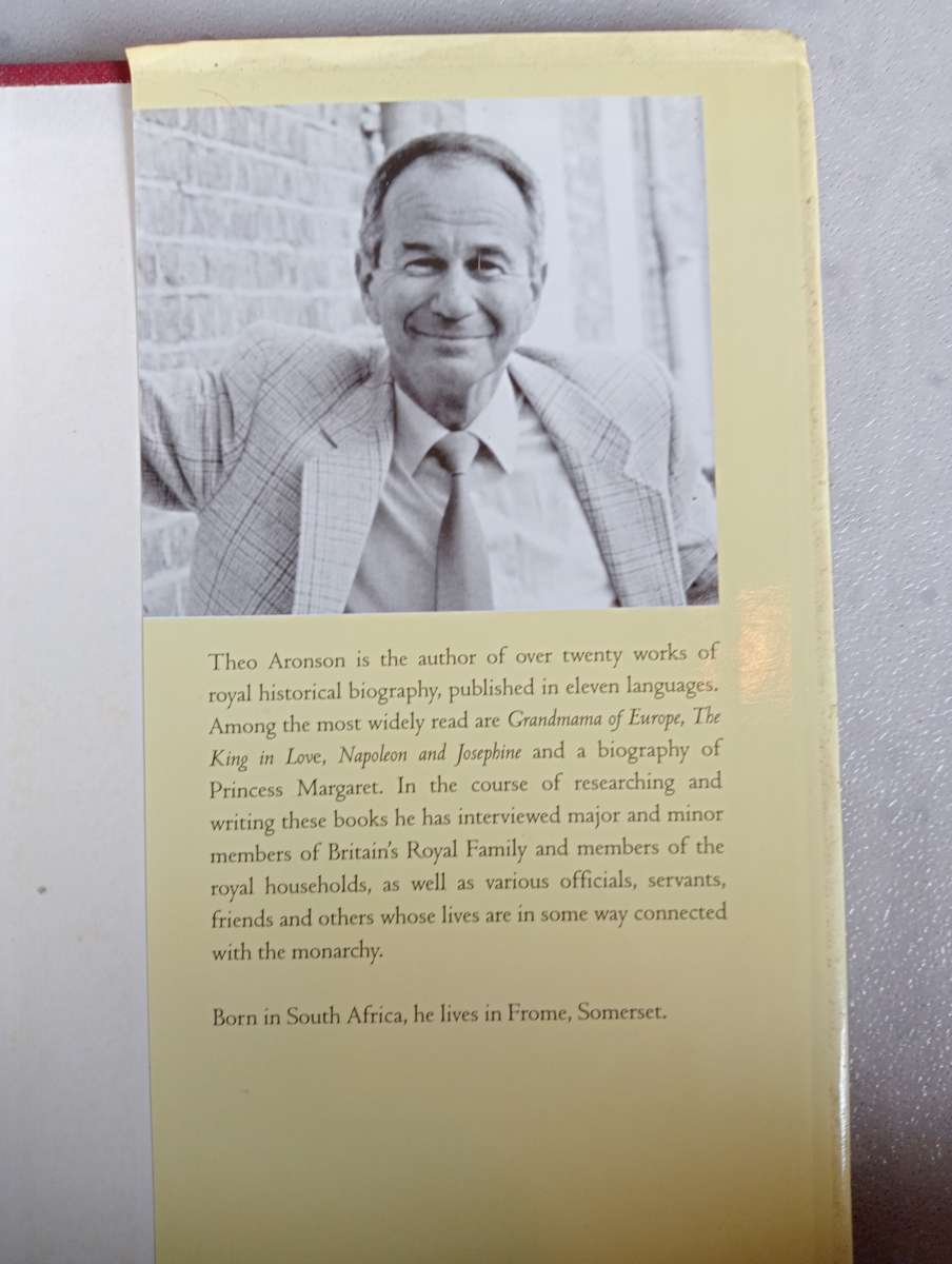 SIGNED BOOKS ON AUCTION TODAY   SOME VERY SCARCE  "  ROYAL HISTORY AND STORIES  "    `