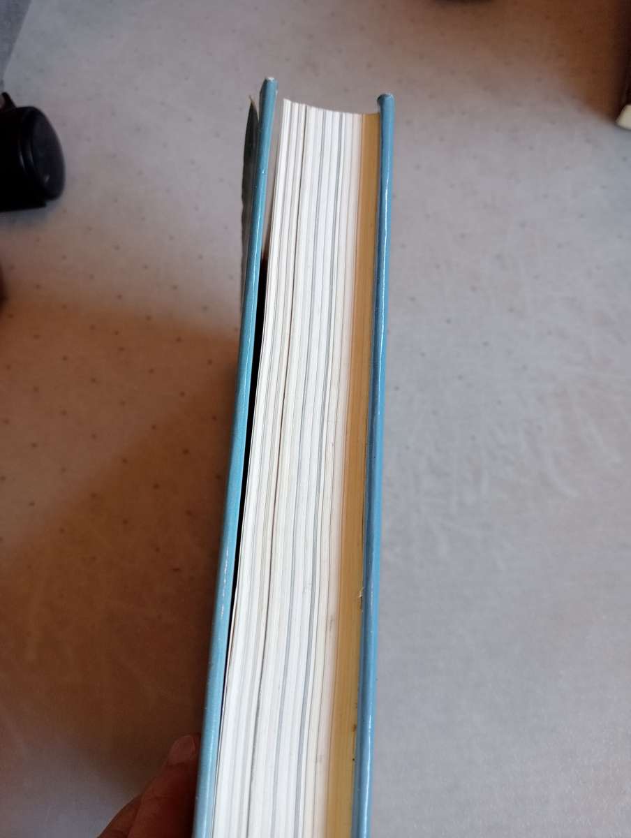 SIGNED BOOKS ON AUCTION  SOME SCARCE !!   READ BELOW  " BEAUTIFUL COFFEE TABLE BOOK-LIKE NEW !!!!  "