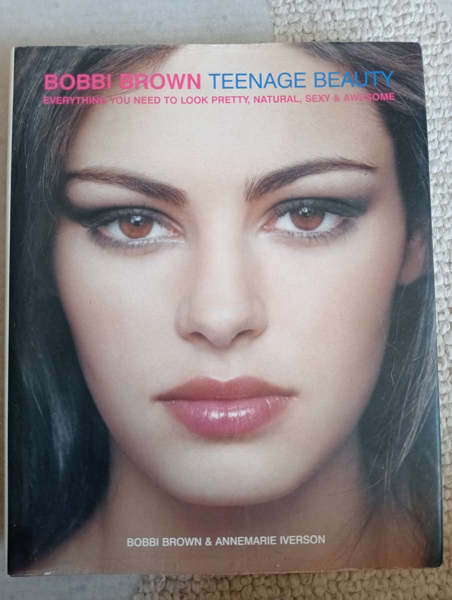 SIGNED BOOKS ON AUCTION TODAY- " BOBBI BROWN MODEL-STUNNING COFFEE TABLE BOOK   - SIGNED BY HER    "