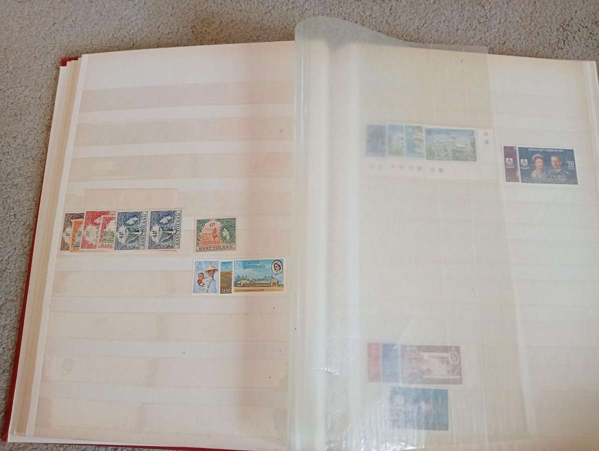 GOOD CONDITION STOCK BOOKS BONANZA TODAY-MUST SEE CONTENTS BELOW !!! SEE OTHER LOTS