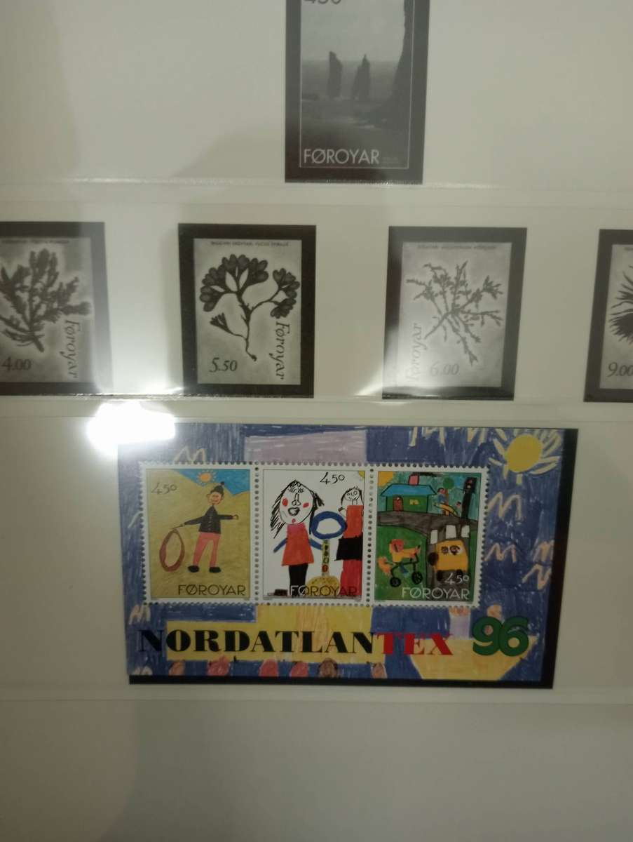 EXPENSIVE LINDNER STAINLESS STEEL ALBUM FOROYAR  MOSTLY EMPTY SOME SETS UMM-many pages