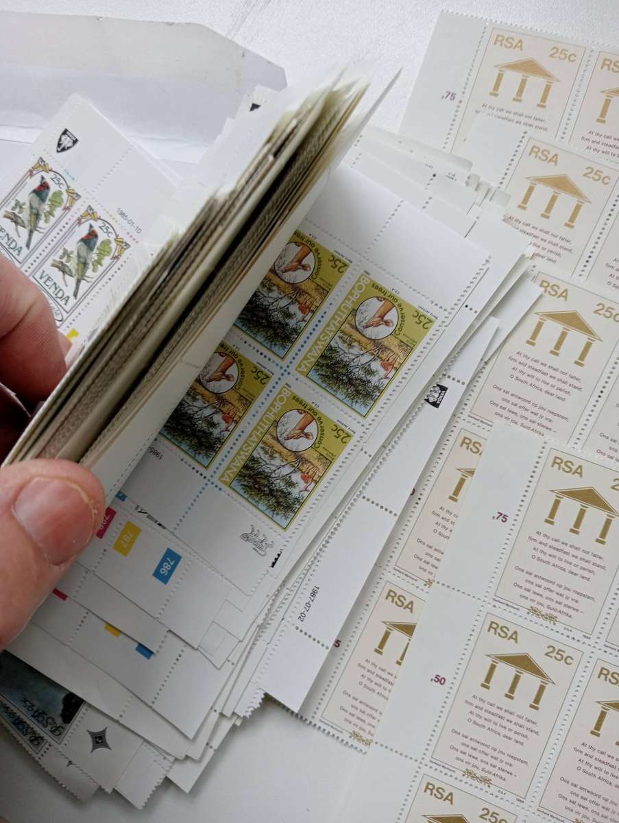 HUGE COLLECTION OF UMM CONTROLS 100`S THEMATICS,BIRDS,TREES etc etc