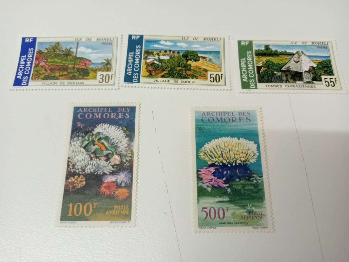 COMORES-SCARCE R1740.00  EARLY LOTS ON AUCTION-PLANES,BIRDS etc SEE THEM ALL-most umm