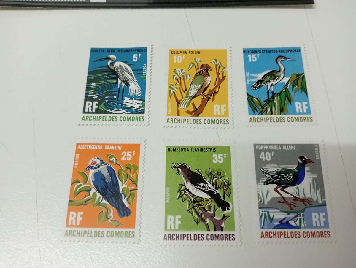 COMORES-SCARCE   R783.00  EARLY LOTS ON AUCTION-  BIRDS SET UMM