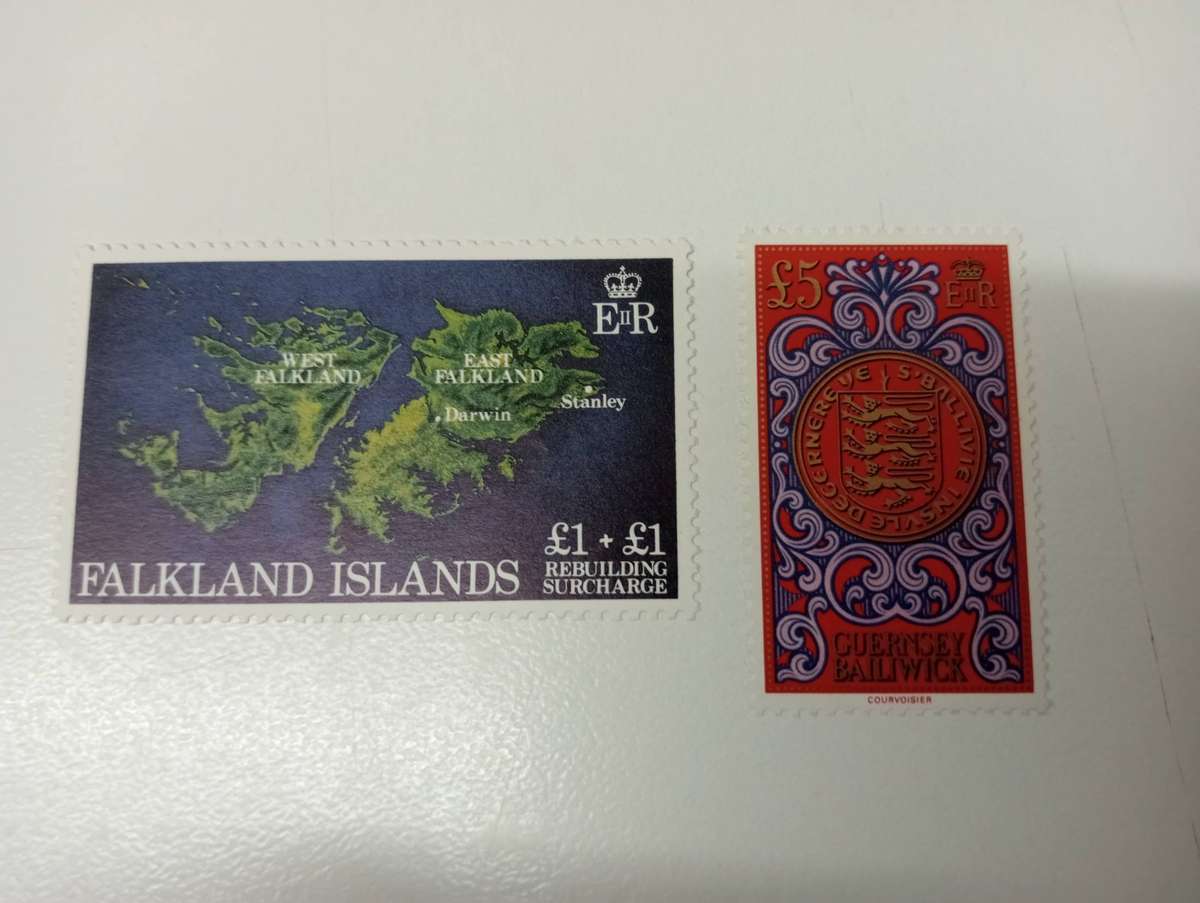 5 POUND and 1 + 1  POUND SUPERB umm