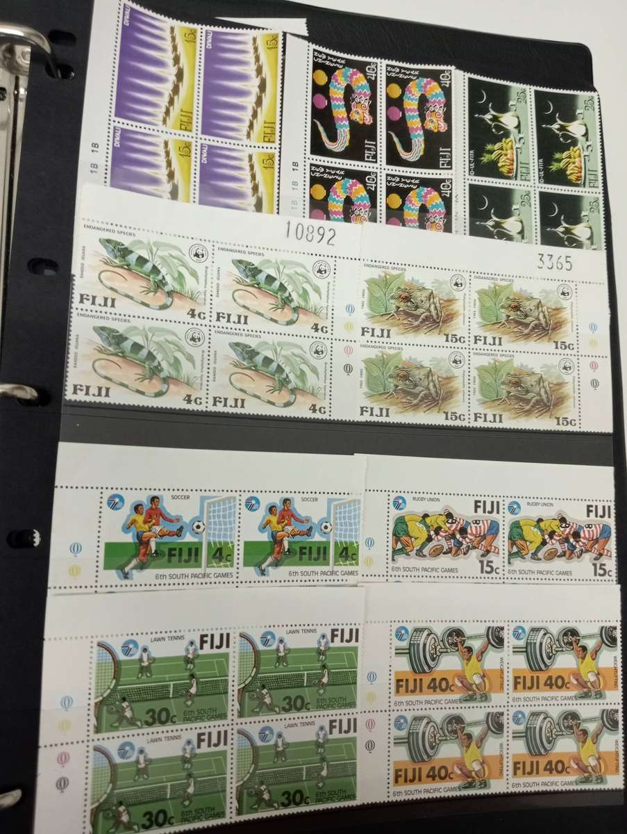 FIJI-STUNNING COLLECTION ON 5 FULL PAGES OF BLOCKS umm light odd minor tone