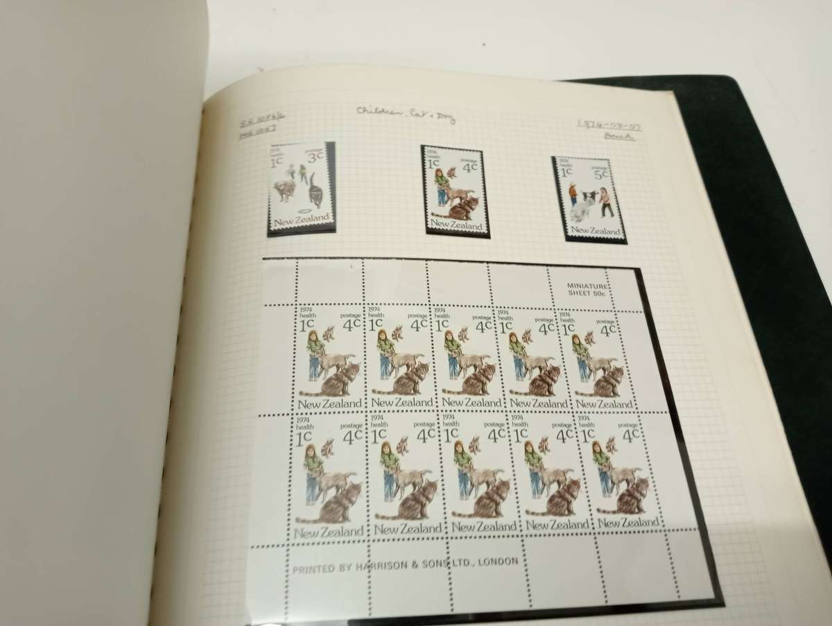 NEW ZEALAND-LOVELY UMM COLLECTION many mini sheets and MORE.NOT NEARLY ALL SHOWN !!