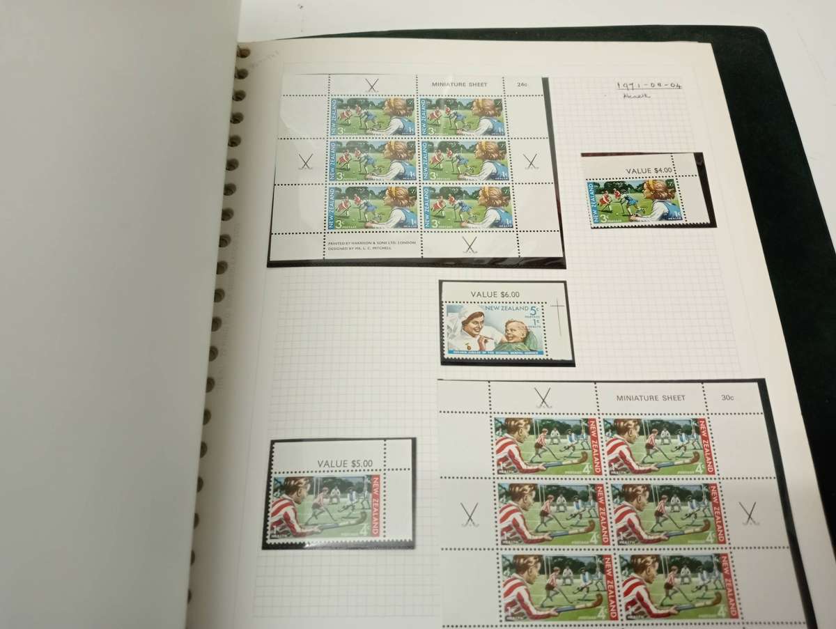 NEW ZEALAND-LOVELY UMM COLLECTION many mini sheets and MORE.NOT NEARLY ALL SHOWN !!