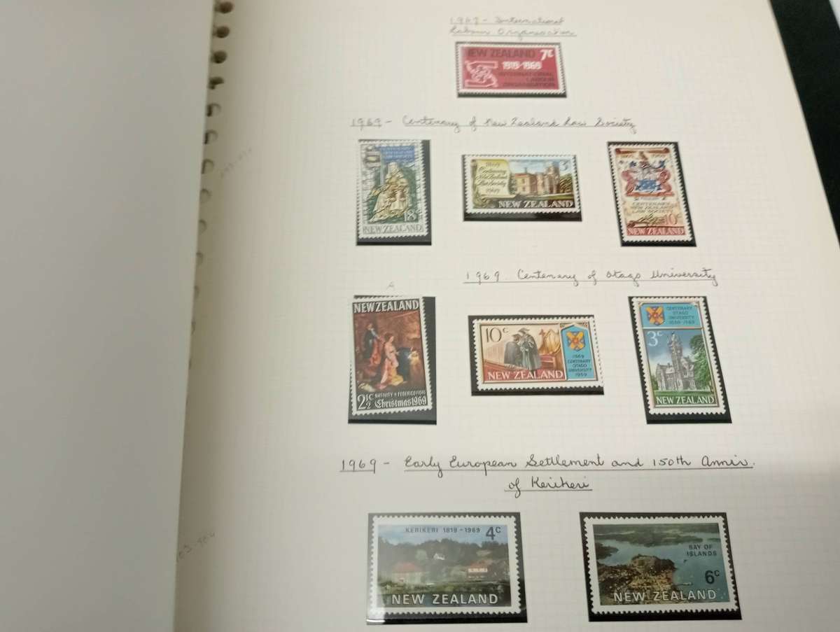 NEW ZEALAND-LOVELY UMM COLLECTION many mini sheets and MORE.NOT NEARLY ALL SHOWN !!