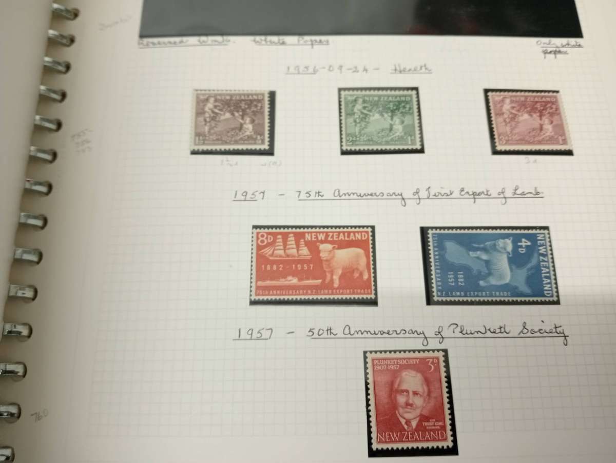 NEW ZEALAND-LOVELY UMM COLLECTION many mini sheets and MORE.NOT NEARLY ALL SHOWN !!