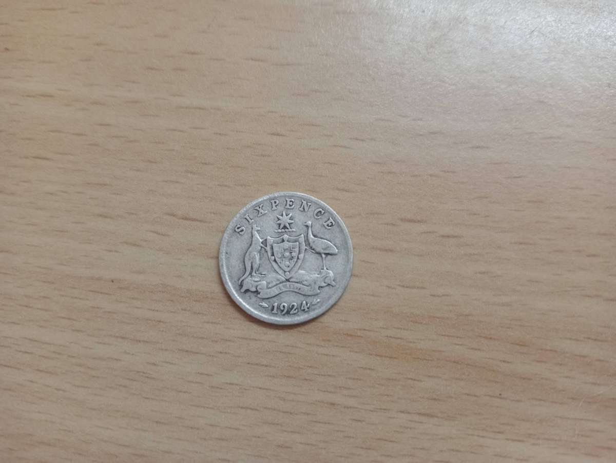 NICE AUSTRALIAN SILVER COIN 1924