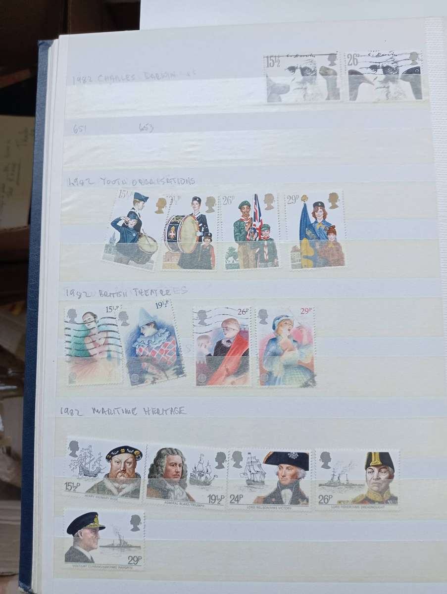 GB-MANY PAGES IN LARGE STOCK BOOK UMM QEII SETS-SOME DOUBLES ARE USED