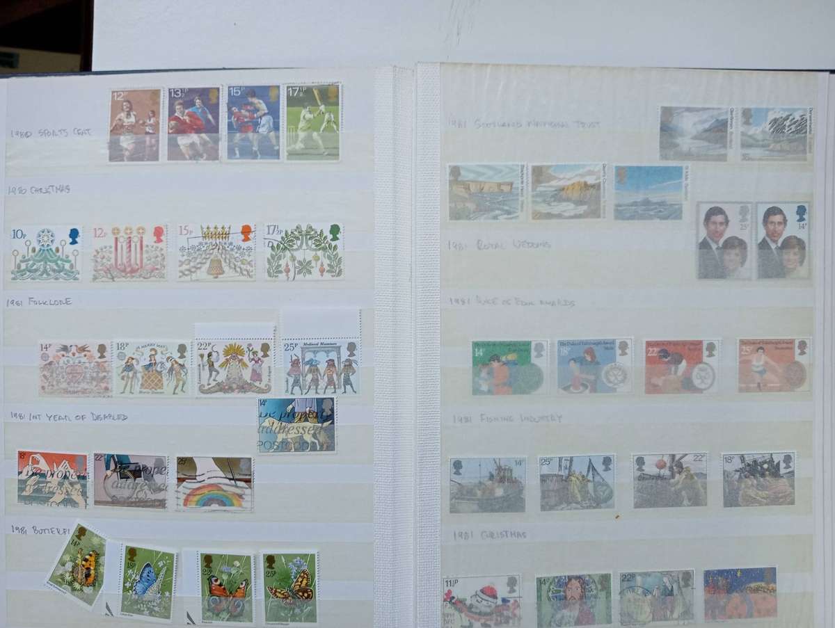 GB-MANY PAGES IN LARGE STOCK BOOK UMM QEII SETS-SOME DOUBLES ARE USED