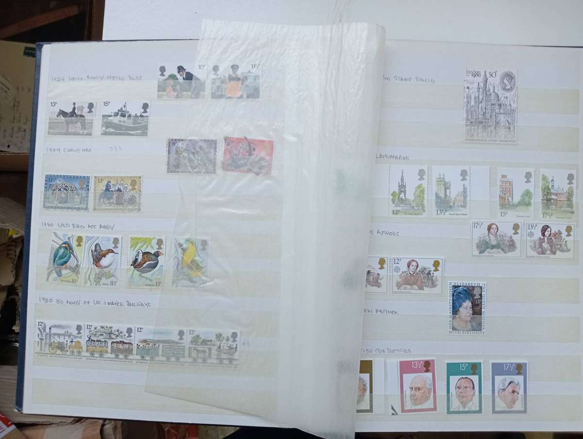 GB-MANY PAGES IN LARGE STOCK BOOK UMM QEII SETS-SOME DOUBLES ARE USED