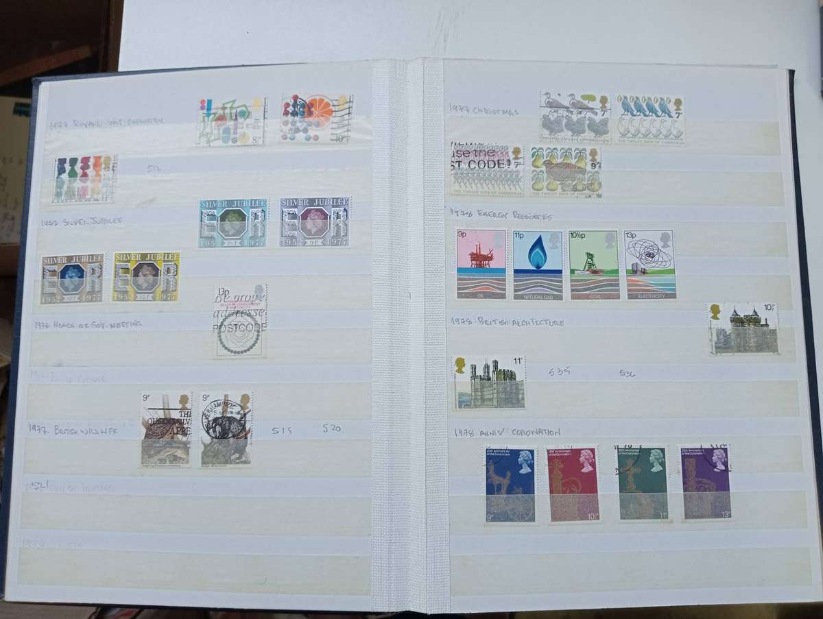 GB-MANY PAGES IN LARGE STOCK BOOK UMM QEII SETS-SOME DOUBLES ARE USED